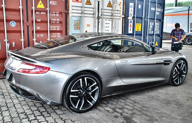 Sieu xe Aston Martin Vanquish 16 ty ve Viet Nam 